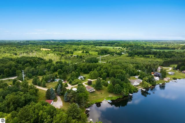 16966 Maple Drive, Leroy, MI 49655