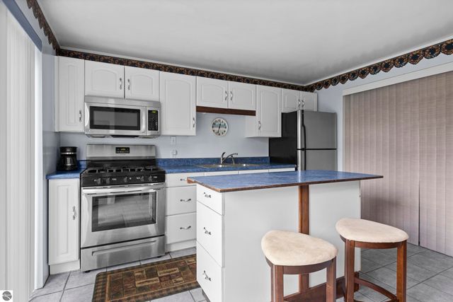 16966 Maple Drive, Leroy, MI 49655