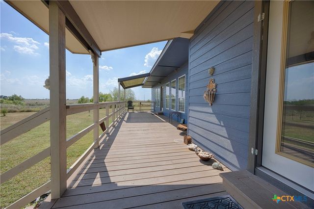 398 County Road 264, Moulton, TX 77975