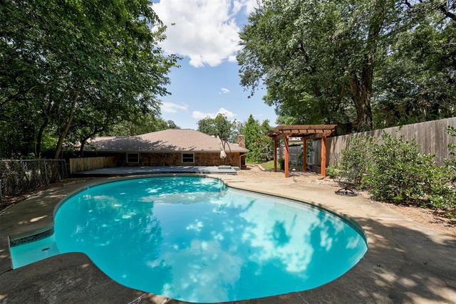 1600 Ridgecrest Road, Edmond, OK 73013