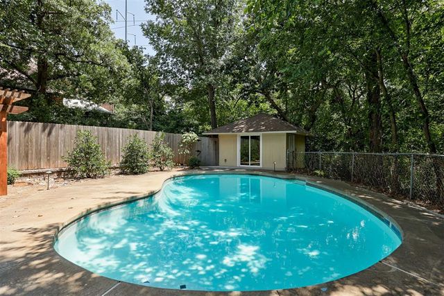 1600 Ridgecrest Road, Edmond, OK 73013