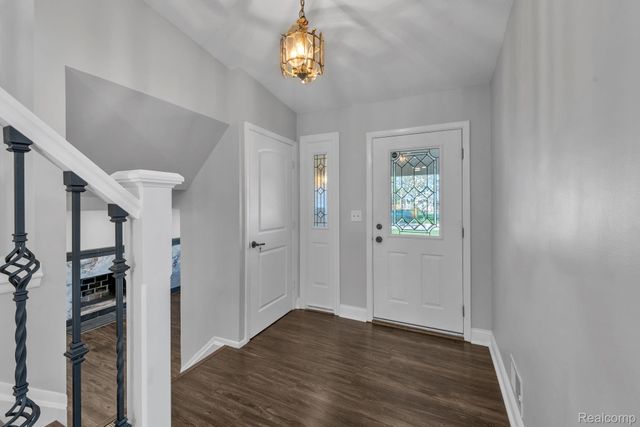 9498 Bassett Street, Livonia, MI 48150