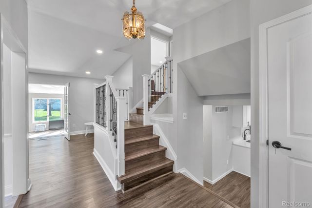 9498 Bassett Street, Livonia, MI 48150