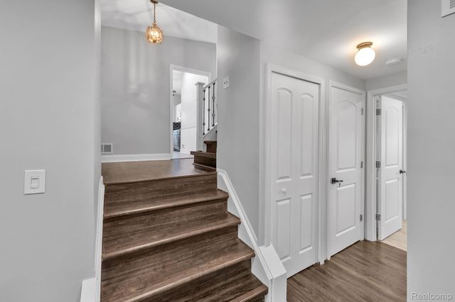 9498 Bassett Street, Livonia, MI 48150