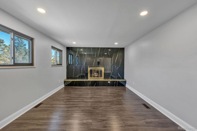 9498 Bassett Street, Livonia, MI 48150