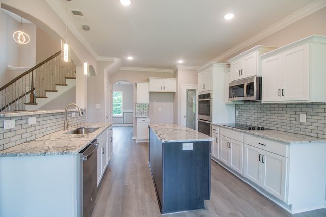 251 Bellshire Dr, Clarksville, TN 37043