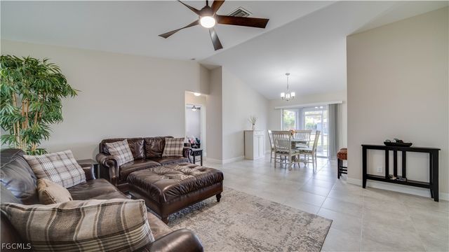 2411 SE 8th PL, Cape Coral, FL 33990