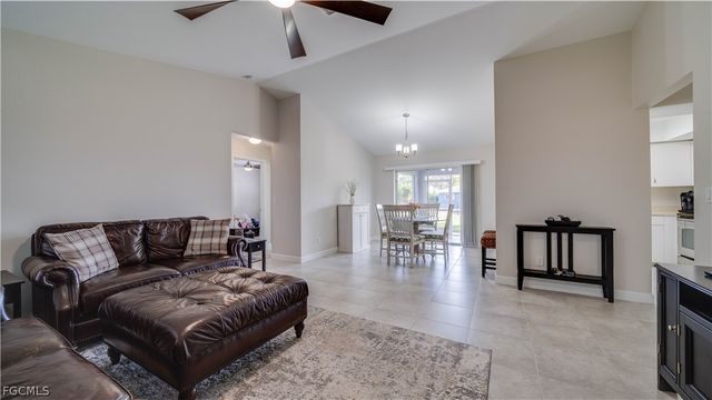 2411 SE 8th PL, Cape Coral, FL 33990