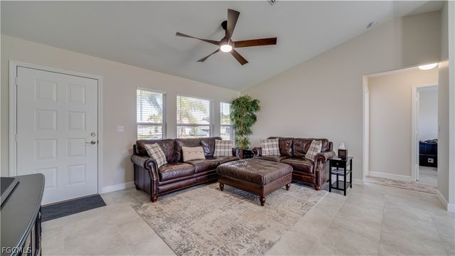 2411 SE 8th PL, Cape Coral, FL 33990