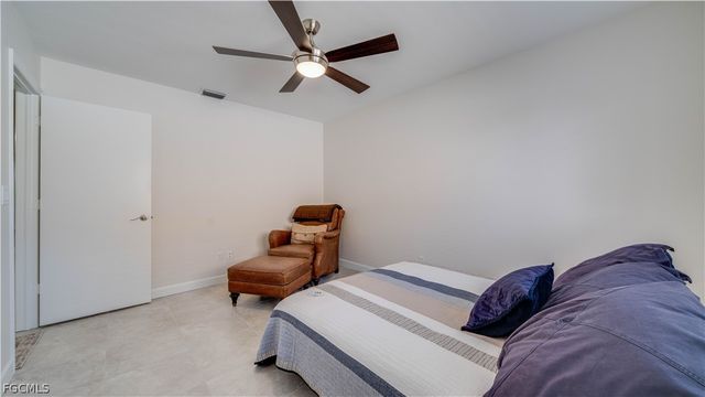 2411 SE 8th PL, Cape Coral, FL 33990