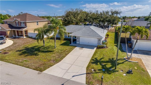 2411 SE 8th PL, Cape Coral, FL 33990