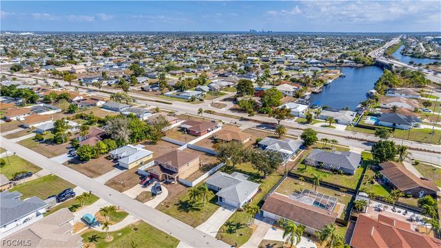 2411 SE 8th PL, Cape Coral, FL 33990