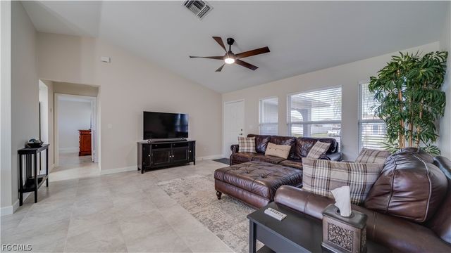 2411 SE 8th PL, Cape Coral, FL 33990