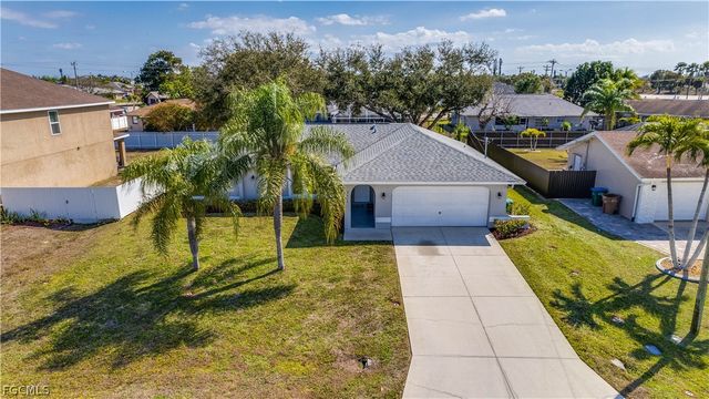 2411 SE 8th PL, Cape Coral, FL 33990