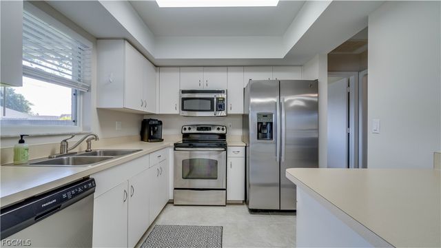 2411 SE 8th PL, Cape Coral, FL 33990