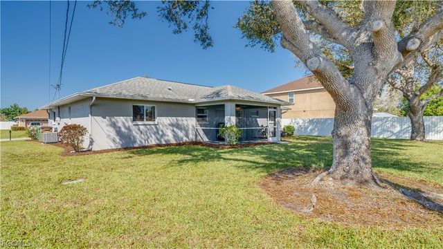 2411 SE 8th PL, Cape Coral, FL 33990