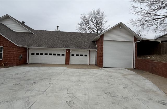 508 Fairway Circle, Springdale, AR 72764