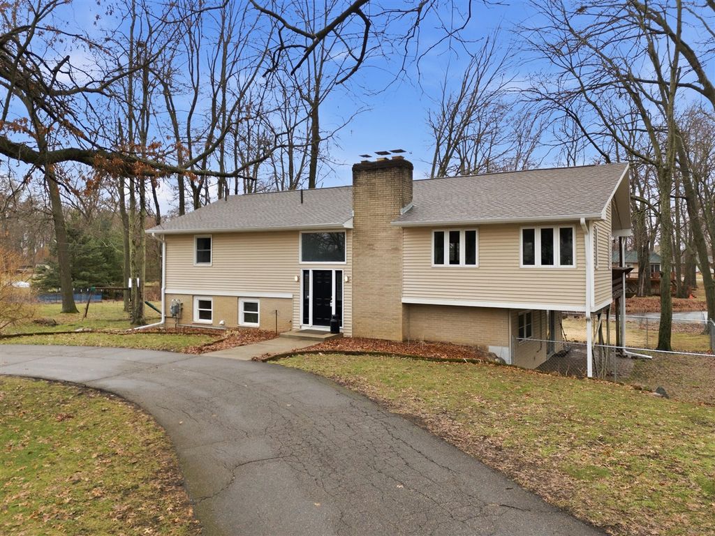 8198 S 24th Street, Kalamazoo, MI 49048