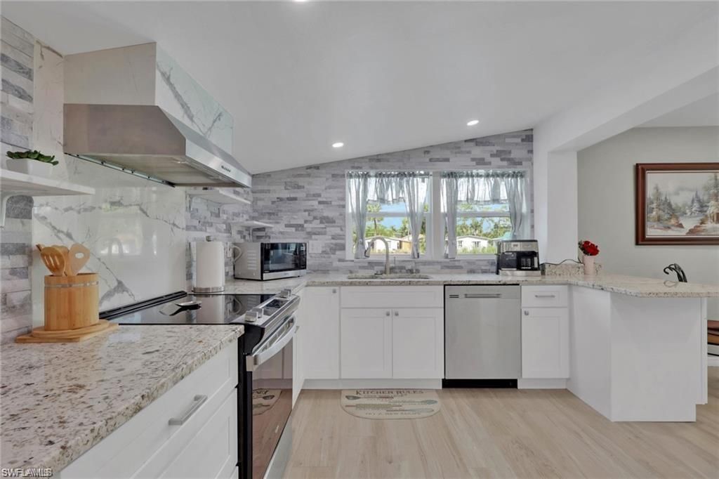 829 107th AVE N, NAPLES, FL 34108 — exterior