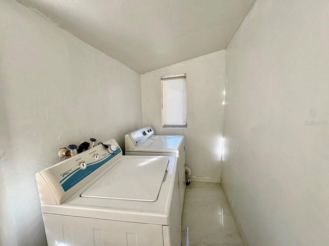 524 E LIME STREET, Tarpon Springs, FL 34689