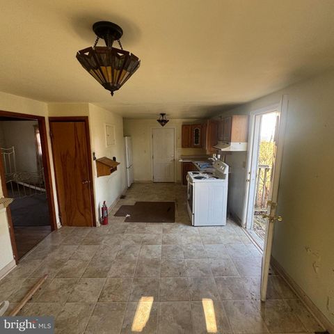 4211 S HUNTER RD, Hampstead, MD 21074