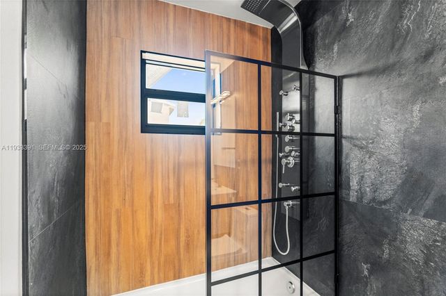 1121 NW 57th St, Miami, FL 33127