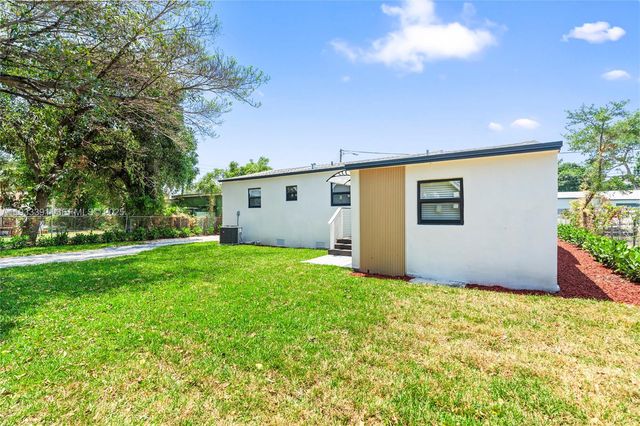 1121 NW 57th St, Miami, FL 33127