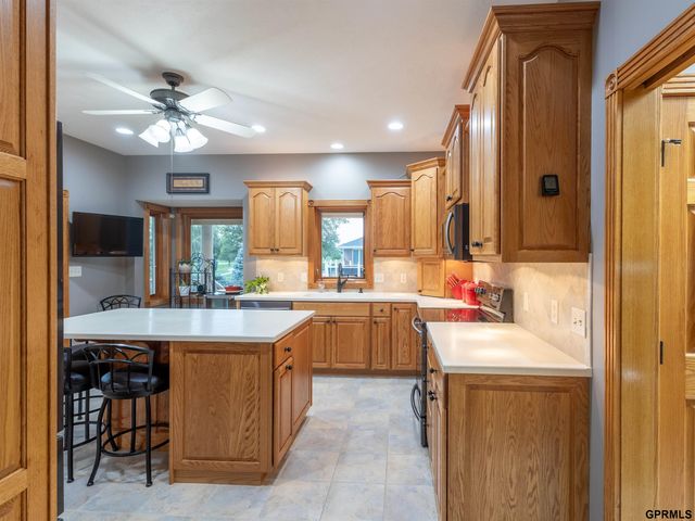 727 Fairway Drive, Milford, NE 68405