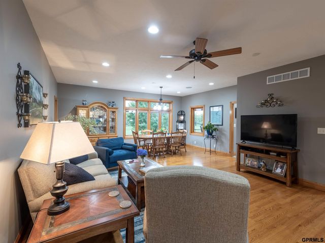 727 Fairway Drive, Milford, NE 68405