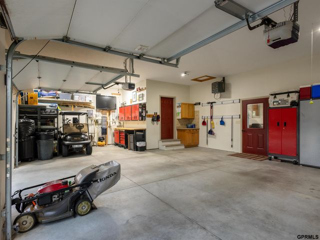 727 Fairway Drive, Milford, NE 68405