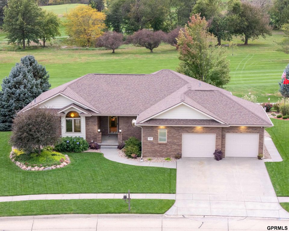 727 Fairway Drive, Milford, NE 68405