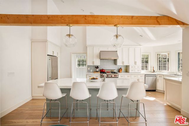 14664 Valley Vista Boulevard, Sherman Oaks, CA 91403