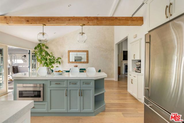 14664 Valley Vista Boulevard, Sherman Oaks, CA 91403