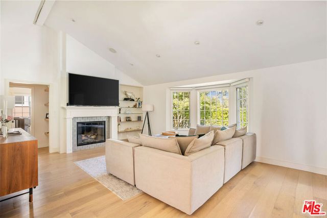 14664 Valley Vista Boulevard, Sherman Oaks, CA 91403