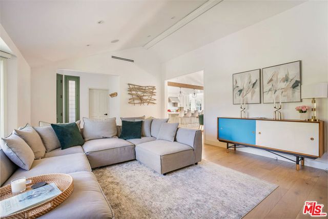 14664 Valley Vista Boulevard, Sherman Oaks, CA 91403