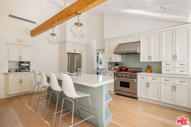 14664 Valley Vista Boulevard, Sherman Oaks, CA 91403