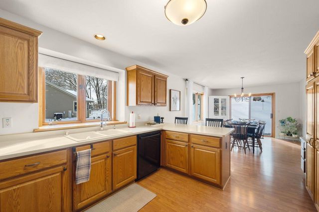 219 Westfield WAY, Pewaukee, WI 53072