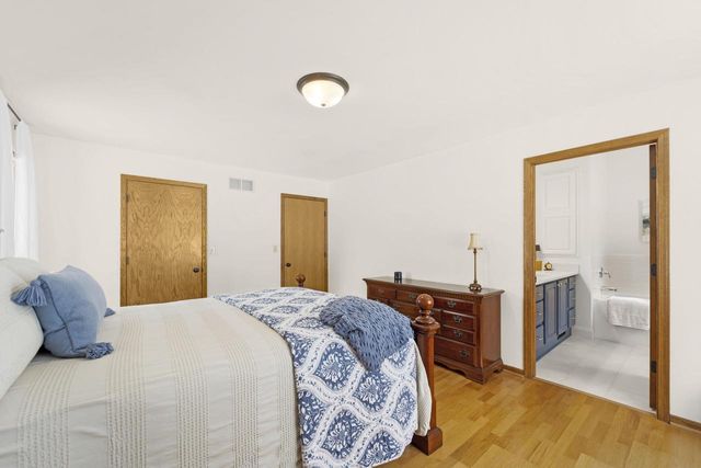 219 Westfield WAY, Pewaukee, WI 53072