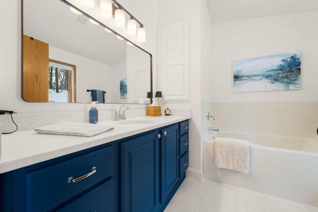 219 Westfield WAY, Pewaukee, WI 53072