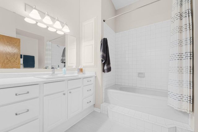 219 Westfield WAY, Pewaukee, WI 53072