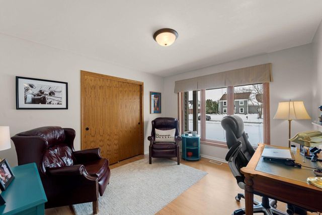 219 Westfield WAY, Pewaukee, WI 53072