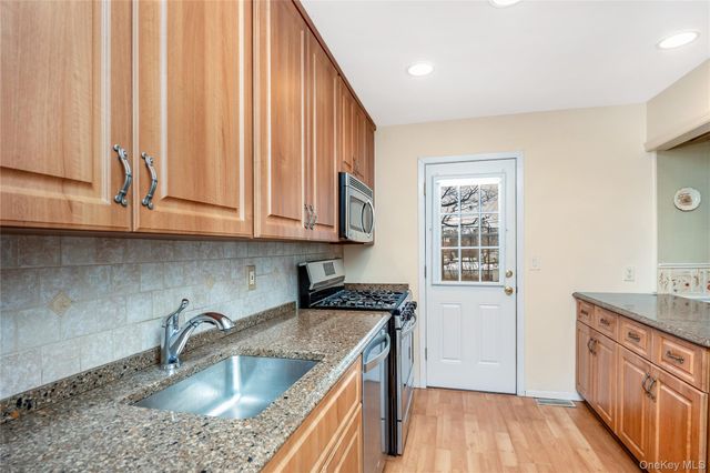 8 Town House Drive, Massapequa Park, NY 11762