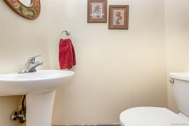 8 Town House Drive, Massapequa Park, NY 11762