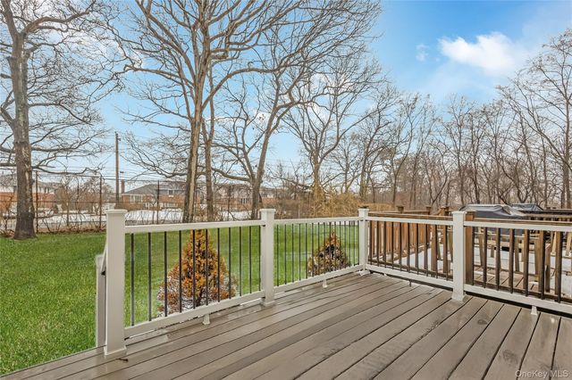 8 Town House Drive, Massapequa Park, NY 11762