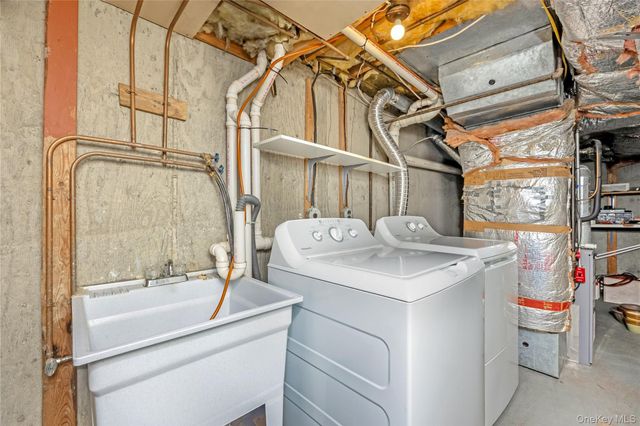 8 Town House Drive, Massapequa Park, NY 11762