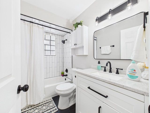 824 S 92nd STREET, West Allis, WI 53214