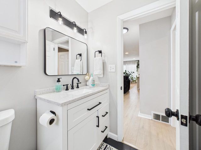 824 S 92nd STREET, West Allis, WI 53214