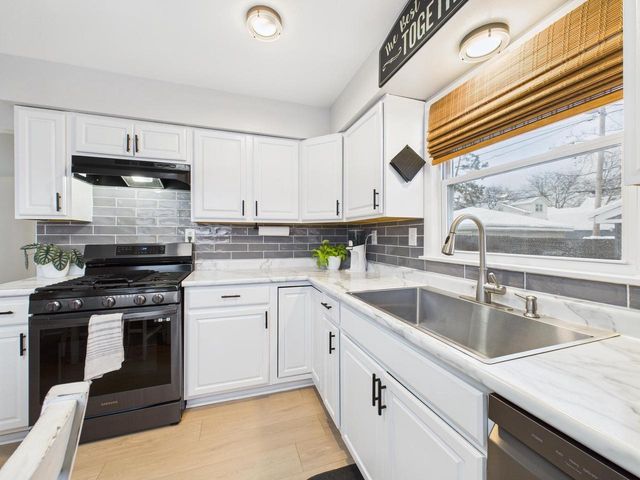 824 S 92nd STREET, West Allis, WI 53214