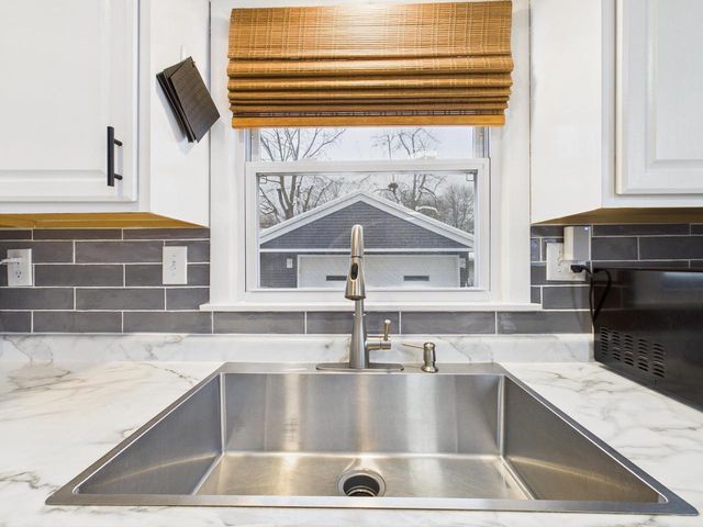 824 S 92nd STREET, West Allis, WI 53214