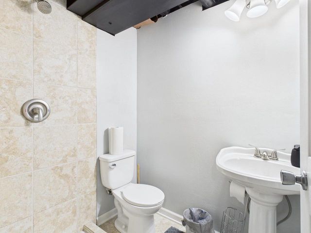 824 S 92nd STREET, West Allis, WI 53214